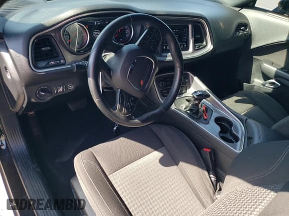 ✅ 2020 Dodge Challenger SXT • VIN: 2C3CDZAG9LH104220 • Lot: 66124604. Wystawiony na Copart z przebiegiem 36 406 mil. Bezpłatny archiwum sprzedaży aukcyjnych z USA i szczegółowy raport historii pojazdu na DreamBid. Zdjęcie 8.