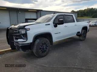 2025 Chevrolet Silverado 2500HD LT z VIN 2GC4KNE79S1192394, wystawiony jako Copart lot #65772925 z przebiegiem 14 684 mil mil oraz Szkoda całkowita • Salvage title. Historia ofert i sprzedaży dostępna na DreamBid. Obrazek 1.