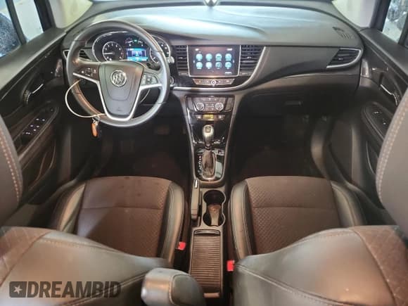 ✅ 2020 Buick Encore Preferred • VIN: KL4CJESB6LB326748 • Lot: 70831245. Wystawiony na Copart z przebiegiem 98 750 mil. Bezpłatny archiwum sprzedaży aukcyjnych z USA i szczegółowy raport historii pojazdu na DreamBid. Zdjęcie 8.