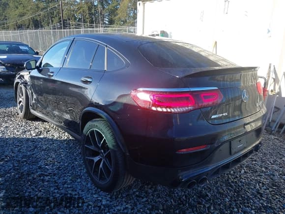 ✅ 2023 Mercedes-Benz GLC 43 AMG • VIN: W1N0J6EB7PG147467 • Lot: 41664378. Wystawiony na IAAI z przebiegiem 10 797 mil. Bezpłatny archiwum sprzedaży aukcyjnych z USA i szczegółowy raport historii pojazdu na DreamBid. Zdjęcie 3.