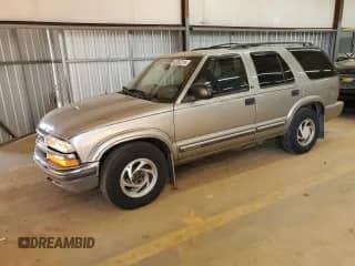 2000 Chevrolet Blazer LT with VIN 1GNDT13W6Y2352456, listed as a Copart auction lot 42962215 with 177,893 mi miles and Salvage title. Bid and sale history available at DreamBid. Image 1.