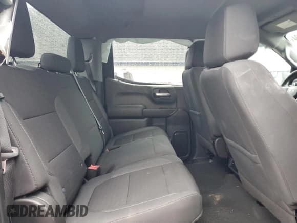 ✅ 2022 Chevrolet Silverado 1500 Custom Trail Boss • VIN: 1GCPYCEL1NZ235697 • Lot: 86829304. Wystawiony na Copart z przebiegiem 13 973 mil. Bezpłatny archiwum sprzedaży aukcyjnych z USA i szczegółowy raport historii pojazdu na DreamBid. Zdjęcie 11.