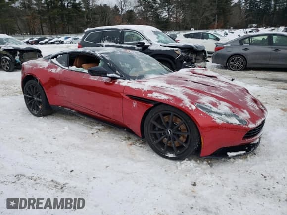 ✅ 2020 Aston Martin DB11 • VIN: SCFRMFEV2LGL08979 • Lot: 88849045. Wystawiony na Copart z przebiegiem Nie podano. Bezpłatny archiwum sprzedaży aukcyjnych z USA i szczegółowy raport historii pojazdu na DreamBid. Zdjęcie 4.