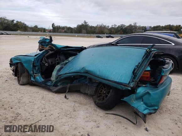 ✅ 1992 Honda Civic DX • VIN: 2HGEH235XNH551607 • Lot: 85309684. Listed on Copart with 239,398 mi. Free auction sales archive from the USA and detailed vehicle history report at DreamBid. Image 2.