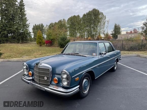 ✅ 1972 Mercedes-Benz 280 • VIN: 10801812088890 • Lot: 93287845. Wystawiony na Copart z przebiegiem 85 343 mil. Bezpłatny archiwum sprzedaży aukcyjnych z USA i szczegółowy raport historii pojazdu na DreamBid. Zdjęcie 2.