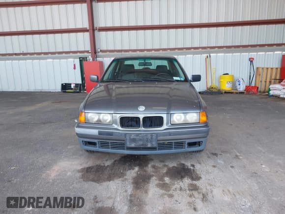 ✅ 1995 BMW 3 Series 325i • VIN: WBACB432XSFM22527 • Lot: 42419770. Listed on IAAI with 136,438 mi. Free auction sales archive from the USA and detailed vehicle history report at DreamBid. Image 12.