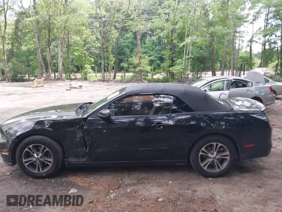 2014 Ford Mustang V6 с VIN 1ZVBP8EM4E5325594, выставлен на аукционе IAAI как лот 42717148 с пробегом 102 386 миль миль и . История ставок и продаж доступна на DreamBid. Изображение 14.