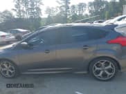 ✅ 2018 Ford Focus ST • VIN: 1FADP3L93JL325384 • Lot: 42572792. Wystawiony na IAAI z przebiegiem 118 000 mil. Bezpłatny archiwum sprzedaży aukcyjnych z USA i szczegółowy raport historii pojazdu na DreamBid. Zdjęcie 14.