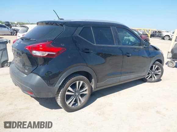 ✅ 2019 Nissan Kicks S • VIN: 3N1CP5CU5KL554874 • Lot: 43111533. Wystawiony na IAAI z przebiegiem 63 983 mil. Bezpłatny archiwum sprzedaży aukcyjnych z USA i szczegółowy raport historii pojazdu na DreamBid. Zdjęcie 4.