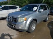 ✅ 2010 Ford Escape Limited • VIN: 1FMCU9EGXAKC13700 • Lot: 42452729. Wystawiony na IAAI z przebiegiem 181 270 mil. Bezpłatny archiwum sprzedaży aukcyjnych z USA i szczegółowy raport historii pojazdu na DreamBid. Zdjęcie 2.