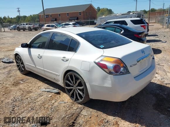 ✅ 2011 Nissan Altima S • VIN: 1N4AL2AP6BC166839 • Лот: 43365480. Опубликован ранее на IAAI с пробегом 197 712 миль. Бесплатный доступ к архиву аукционных продаж из США и подробный отчёт об истории автомобиля на DreamBid. Изображение 3.