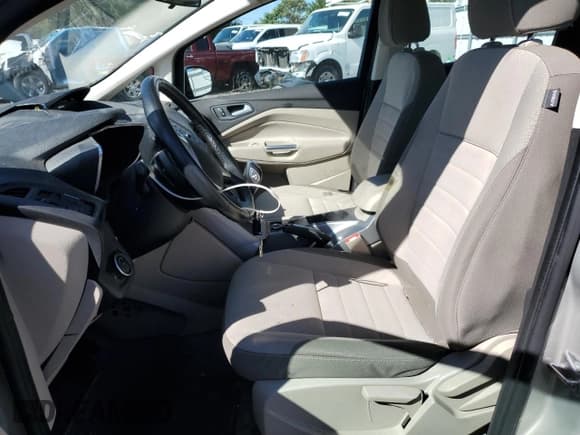 ✅ 2015 Ford C-Max SE • VIN: 1FADP5AU5FL111961 • Lot: 82557345. Wystawiony na Copart z przebiegiem 129 541 mil. Bezpłatny archiwum sprzedaży aukcyjnych z USA i szczegółowy raport historii pojazdu na DreamBid. Zdjęcie 7.