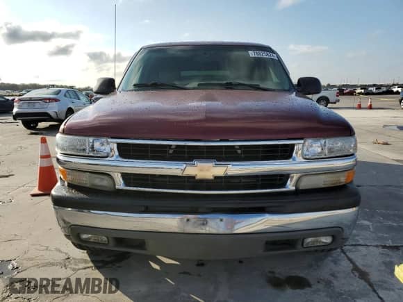 2002 Chevrolet Suburban LT z VIN 1GNEC16ZX2J211803, wystawiony jako Copart lot #78825824 z przebiegiem 267 175 mil mil oraz Czysty tytuł • Clean title. Historia ofert i sprzedaży dostępna na DreamBid. Obrazek 5.