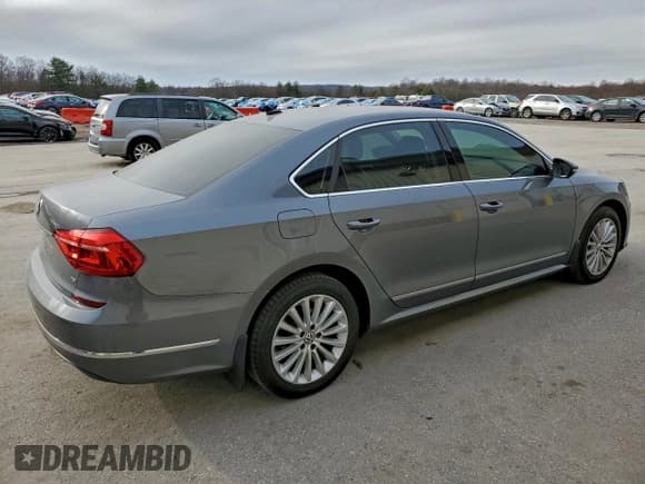 ✅ 2016 Volkswagen Passat SE • VIN: 1VWBT7A31GC054088 • Lot: 95914045. Wystawiony na Copart z przebiegiem 113 323 mil. Bezpłatny archiwum sprzedaży aukcyjnych z USA i szczegółowy raport historii pojazdu na DreamBid. Zdjęcie 3.