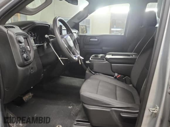 ✅ 2021 Chevrolet Silverado 1500 Custom Trail Boss • VIN: 1GCPYCEF4MZ244709 • Lot: 87100405. Wystawiony na Copart z przebiegiem 57 258 mil. Bezpłatny archiwum sprzedaży aukcyjnych z USA i szczegółowy raport historii pojazdu na DreamBid. Zdjęcie 7.