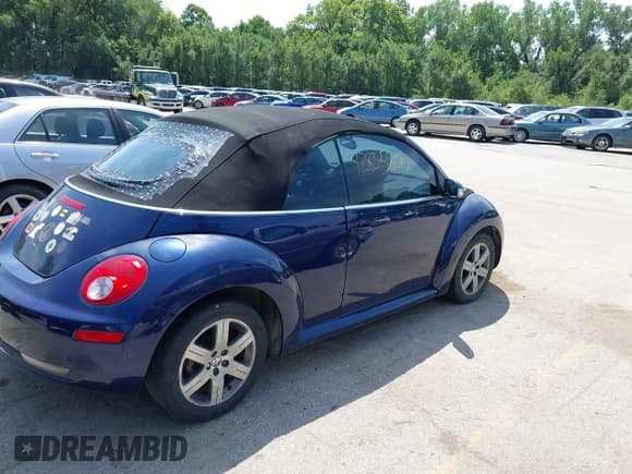 ✅ 2006 Volkswagen Beetle • VIN: 3VWRF31Y06M332048 • Lot: 42835800. Listed on IAAI with 194,406 mi. Free auction sales archive from the USA and detailed vehicle history report at DreamBid. Image 4.