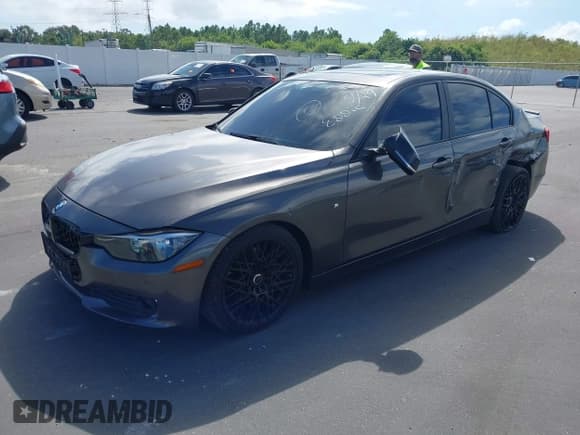 ✅ 2015 BMW 3 Series 320i • VIN: WBA3B1G55FNT03833 • Лот: 43379432. Опубликован ранее на IAAI с пробегом 171 664 миль. Бесплатный доступ к архиву аукционных продаж из США и подробный отчёт об истории автомобиля на DreamBid. Изображение 2.