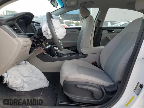✅ 2019 Hyundai Sonata SE • VIN: 5NPE24AF0KH807506 • Lot: 51565293. Listed on Copart with 26,476 mi. Free auction sales archive from the USA and detailed vehicle history report at DreamBid. Image 7.