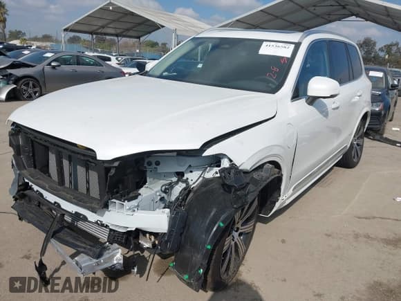 ✅ 2024 Volvo XC90 Plus Bright Theme • VIN: YV4H60CE6R1237976 • Lot: 41536582. Listed on IAAI with 5,012 mi. Free auction sales archive from the USA and detailed vehicle history report at DreamBid. Image 17.