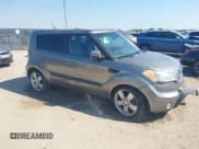 ✅ 2010 Kia Soul + • VIN: KNDJT2A21A7064239 • Лот: 43444921. Опубликован ранее на IAAI с пробегом 196 672 миль. Бесплатный доступ к архиву аукционных продаж из США и подробный отчёт об истории автомобиля на DreamBid. Изображение 1.