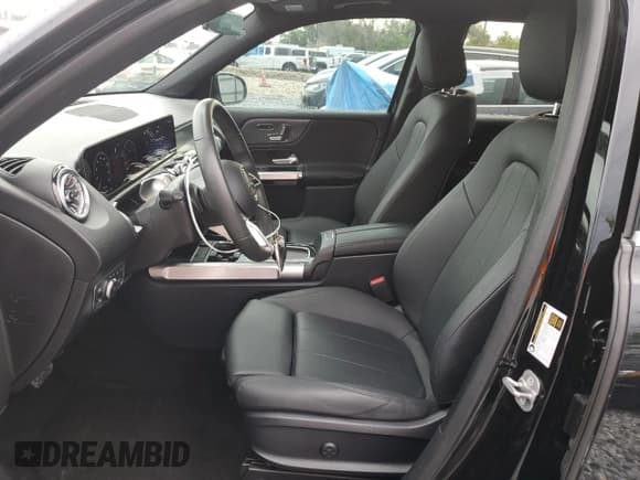 ✅ 2025 Mercedes-Benz GLB 250 • VIN: W1N4M4GB2SW381346 • Lot: 71966065. Listed on Copart with 10,548 mi. Free auction sales archive from the USA and detailed vehicle history report at DreamBid. Image 7.