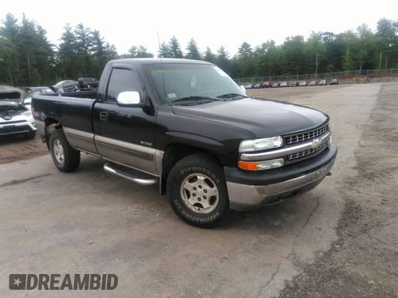 2002 Chevrolet Silverado 1500 LS with VIN 1GCEK14T72Z273185, listed as a IAAI auction lot 34055338 with 123,301 mi miles and . Bid and sale history available at DreamBid. Image 1.