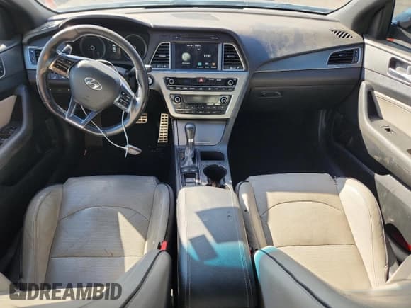 ✅ 2015 Hyundai Sonata Sport • VIN: 5NPE34AB3FH197004 • Lot: 81916885. Wystawiony na Copart z przebiegiem 159 866 mil. Bezpłatny archiwum sprzedaży aukcyjnych z USA i szczegółowy raport historii pojazdu na DreamBid. Zdjęcie 8.