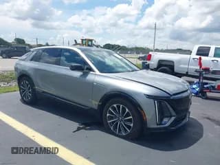 ✅ 2024 Cadillac LYRIQ Sport • VIN: 1GYKPTRK6RZ115702 • Лот: 42692916. Опубликован ранее на IAAI с пробегом 7 028 миль. Бесплатный доступ к архиву аукционных продаж из США и подробный отчёт об истории автомобиля на DreamBid. Изображение 1.