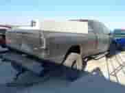 2005 Dodge 3500 SLT z VIN 3D7LS38C95G706190, wystawiony jako IAAI lot #40597269 z przebiegiem 264 260 mil mil oraz . Historia ofert i sprzedaży dostępna na DreamBid. Obrazek 4.