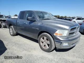 ✅ 2009 Dodge 1500 ST • VIN: 1D3HB18T89S806047 • Lot: 71322974. Wystawiony na Copart z przebiegiem 134 797 mil. Bezpłatny archiwum sprzedaży aukcyjnych z USA i szczegółowy raport historii pojazdu na DreamBid. Zdjęcie 4.