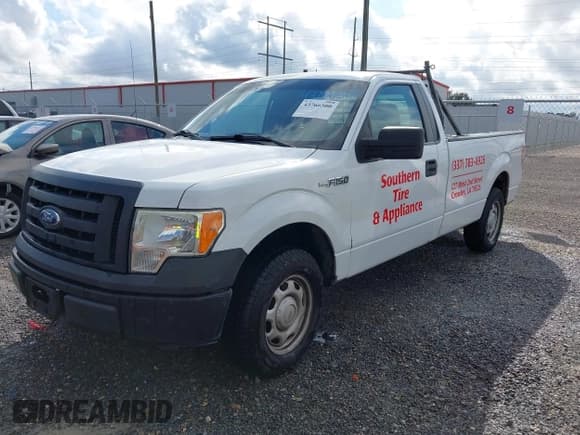 ✅ 2011 Ford F-150 XL • VIN: 1FTNF1CF1BKD62520 • Lot: 43766500. Wystawiony na IAAI z przebiegiem 205 222 mil. Bezpłatny archiwum sprzedaży aukcyjnych z USA i szczegółowy raport historii pojazdu na DreamBid. Zdjęcie 2.