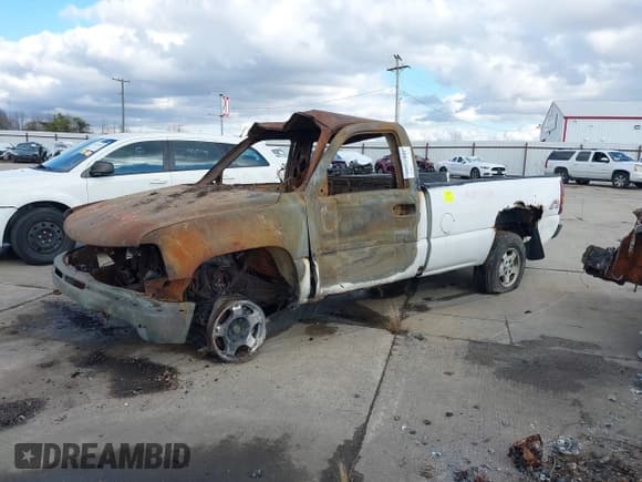 ✅ 2000 Chevrolet Silverado 1500 • VIN: 1GCEK14VXYZ370729 • Lot: 40877216. Listed on IAAI with 175,565 mi. Free auction sales archive from the USA and detailed vehicle history report at DreamBid. Image 2.