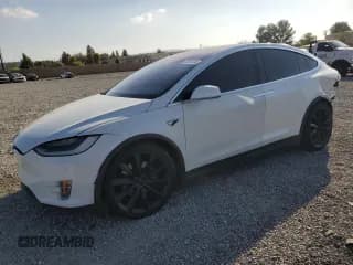 ✅ 2018 Tesla Model X 75D • VIN: 5YJXCBE20JF129810 • Лот: 84007445. Опубликован ранее на Copart с пробегом 64 597 миль. Бесплатный доступ к архиву аукционных продаж из США и подробный отчёт об истории автомобиля на DreamBid. Изображение 1.