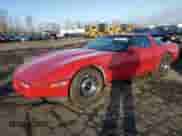 1984 Chevrolet Corvette z VIN 1G1AY0781E5126928, wystawiony jako Copart lot #46899775 z przebiegiem 110 604 mil mil oraz Czysty tytuł • Clean title. Historia ofert i sprzedaży dostępna na DreamBid. Obrazek 1.