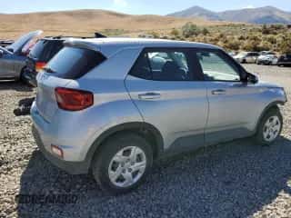 2020 Hyundai Venue SE z VIN KMHRB8A3XLU016322, wystawiony jako Copart lot #66574873 z przebiegiem 45 469 mil mil oraz . Historia ofert i sprzedaży dostępna na DreamBid. Obrazek 3.