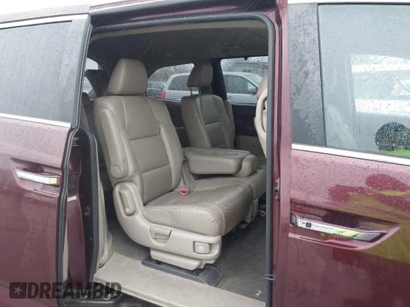✅ 2014 Honda Odyssey EX-L • VIN: 5FNRL5H65EB108563 • Lot: 43754911. Listed on IAAI with 271,491 mi. Free auction sales archive from the USA and detailed vehicle history report at DreamBid. Image 8.