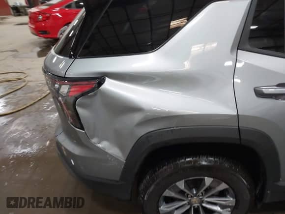 2025 Chevrolet Equinox AWD LT с VIN 3GNAXPEG7SL190701, выставлен на аукционе IAAI как лот 42078026 с пробегом 3 064 миль миль и . История ставок и продаж доступна на DreamBid. Изображение 18.