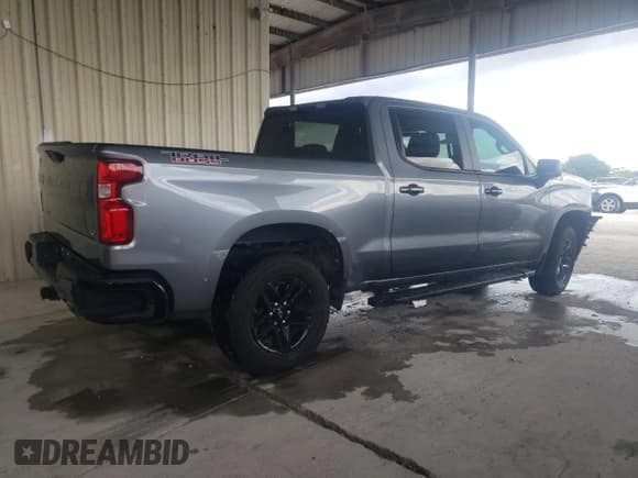 ✅ 2021 Chevrolet Silverado 1500 LT Trail Boss • VIN: 3GCPYFED2MG258883 • Lot: 57219844. Wystawiony na Copart z przebiegiem 81 605 mil. Bezpłatny archiwum sprzedaży aukcyjnych z USA i szczegółowy raport historii pojazdu na DreamBid. Zdjęcie 3.