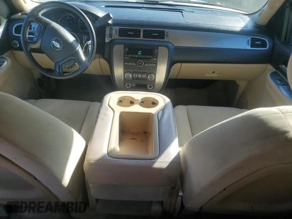 ✅ 2007 Chevrolet Suburban LT • VIN: 3GNFC16077G315275 • Lot: 90644885. Wystawiony na Copart z przebiegiem 211 773 mil. Bezpłatny archiwum sprzedaży aukcyjnych z USA i szczegółowy raport historii pojazdu na DreamBid. Zdjęcie 8.