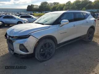 2019 Chevrolet Blazer RS z VIN 3GNKBJRS9KS700390, wystawiony jako Copart lot #84698905 z przebiegiem 54 560 mil mil oraz Czysty tytuł • Clean title. Historia ofert i sprzedaży dostępna na DreamBid. Obrazek 1.