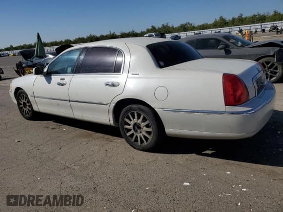 ✅ 2006 Lincoln Town Car Signature • VIN: 1LNHM81W86Y647017 • Лот: 85908655. Опубликован ранее на Copart с пробегом 216 405 миль. Бесплатный доступ к архиву аукционных продаж из США и подробный отчёт об истории автомобиля на DreamBid. Изображение 2.