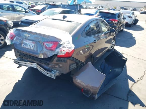 ✅ 2019 Chevrolet Cruze LS • VIN: 1G1BC5SMXK7126656 • Lot: 43546090. Listed on IAAI with 87,531 mi. Free auction sales archive from the USA and detailed vehicle history report at DreamBid. Image 4.