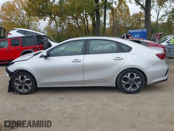 ✅ 2020 Kia Forte LXS • VIN: 3KPF24AD4LE191270 • Lot: 43563193. Wystawiony na IAAI z przebiegiem 78 073 mil. Bezpłatny archiwum sprzedaży aukcyjnych z USA i szczegółowy raport historii pojazdu na DreamBid. Zdjęcie 15.