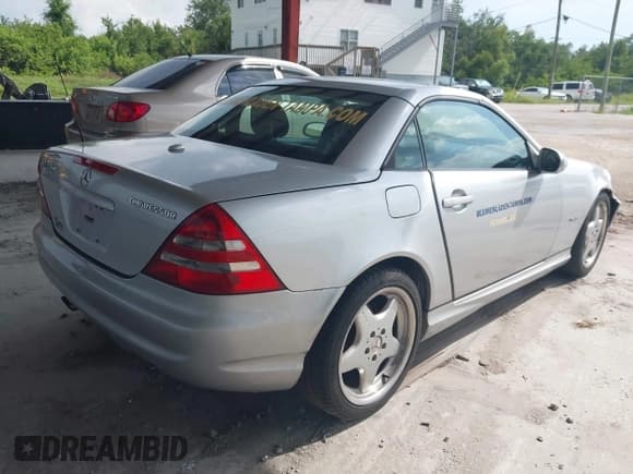 ✅ 2001 Mercedes-Benz SLK 230 Kompressor • VIN: WDBKK49F51F233449 • Lot: 42485779. Listed on IAAI with 137,282 mi. Free auction sales archive from the USA and detailed vehicle history report at DreamBid. Image 4.