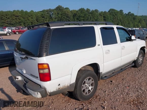 ✅ 2003 Chevrolet Suburban LS • VIN: 3GNFK16ZX3G182894 • Лот: 43015135. Опубликован ранее на IAAI с пробегом 306 171 миль. Бесплатный доступ к архиву аукционных продаж из США и подробный отчёт об истории автомобиля на DreamBid. Изображение 4.