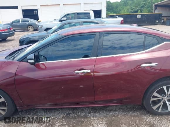 ✅ 2016 Nissan Maxima SL • VIN: 1N4AA6AP8GC401648 • Lot: 42600041. Wystawiony na IAAI z przebiegiem 170 521 mil. Bezpłatny archiwum sprzedaży aukcyjnych z USA i szczegółowy raport historii pojazdu na DreamBid. Zdjęcie 14.