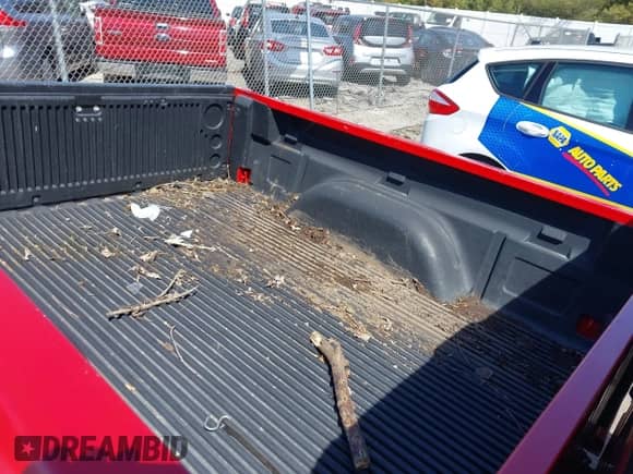 2004 Chevrolet Silverado 1500 z VIN 1GCEC14X34Z338245, wystawiony jako IAAI lot #42038672 z przebiegiem Nie podano mil oraz . Historia ofert i sprzedaży dostępna na DreamBid. Obrazek 8.