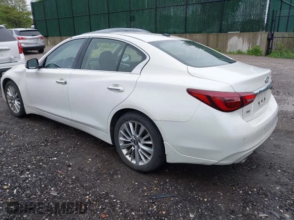 ✅ 2021 Infiniti Q50 Luxe • VIN: JN1EV7BR9MM754382 • Lot: 42187311. Wystawiony na IAAI z przebiegiem 30 394 mil. Bezpłatny archiwum sprzedaży aukcyjnych z USA i szczegółowy raport historii pojazdu na DreamBid. Zdjęcie 3.