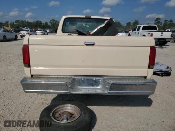 ✅ 1992 Ford F-150 • VIN: 1FTDF15Y7NPA18708 • Lot: 72081004. Wystawiony na Copart z przebiegiem Nie podano. Bezpłatny archiwum sprzedaży aukcyjnych z USA i szczegółowy raport historii pojazdu na DreamBid. Zdjęcie 6.