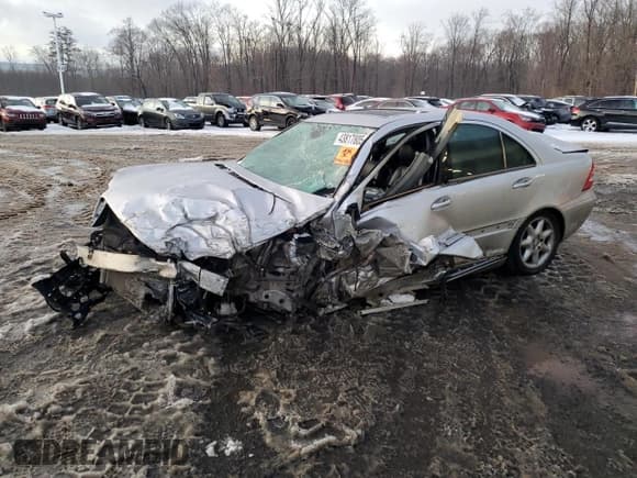 ✅ 2003 Mercedes-Benz C 240 • VIN: WDBRF81J43F408657 • Lot: 43817805. Wystawiony na Copart z przebiegiem Nie podano. Bezpłatny archiwum sprzedaży aukcyjnych z USA i szczegółowy raport historii pojazdu na DreamBid. Zdjęcie 1.